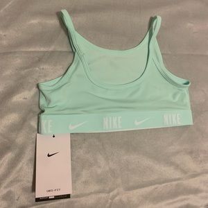 Nike girls dry fit training bra, size Small Color, lime, green🚨💥😘💎🥰✨🧘🏼‍♀️🤾🏼‍♀️🧘🏼